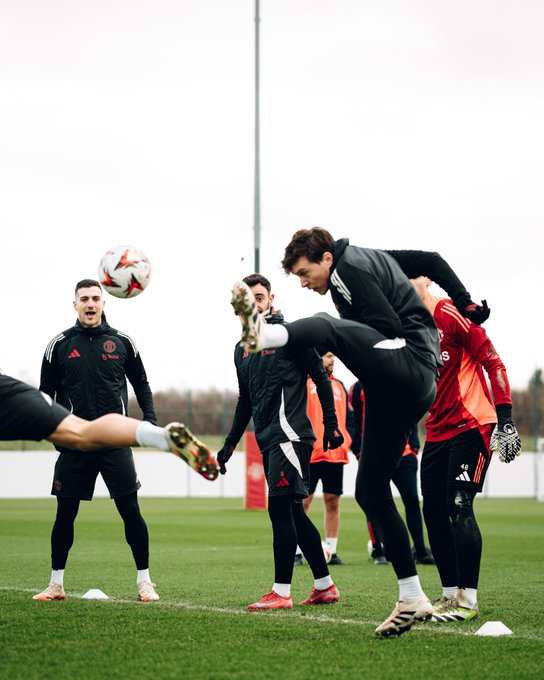ภาพการฝึกซ้อมของแมนเชสเตอร์ยูไนเต็ด &สเตอัว บูคาเรสต์ พบ แมนเชสเตอร์ ยูไนเต็ด