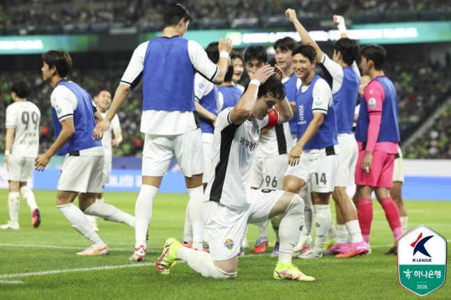 강원, 전주 원정서 전북 2-1 격파...6경기 무패로 2위 등극