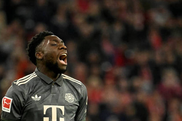 Tương lai của Alphonso Davies: Bayern lo lắng, Real Madrid chờ cơ hội
