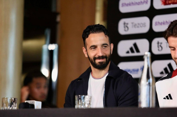 HLV Man Utd: 'Tôi có theo dõi bóng đá Việt Nam'