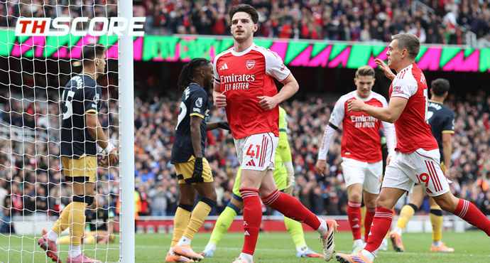 เนวิลล์ยกย่อง! 