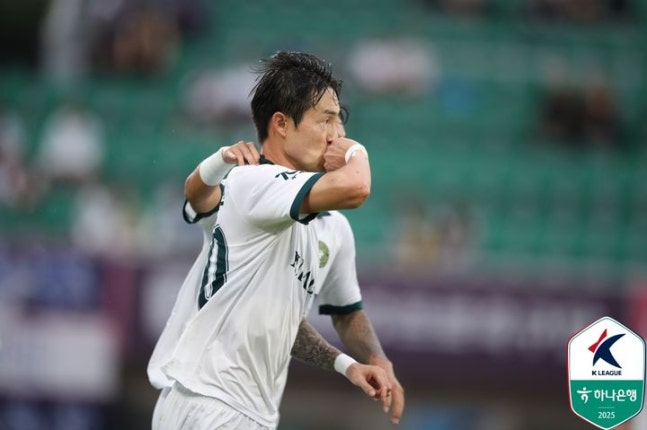 김포, 충북청주 2-0 제압... 4위 도약·5경기 무패
