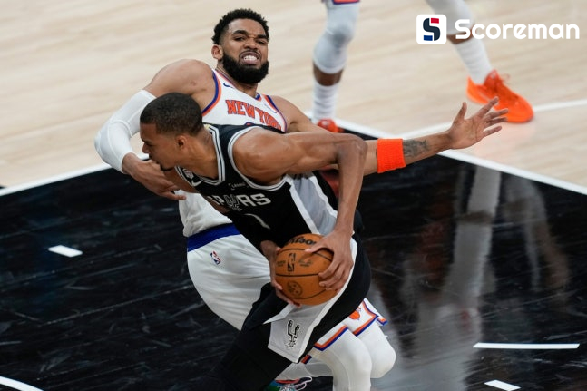 ​'브런슨 30점' NBA 뉴욕, 샌안토니오에 10점차 완승…파이널 기선 제압