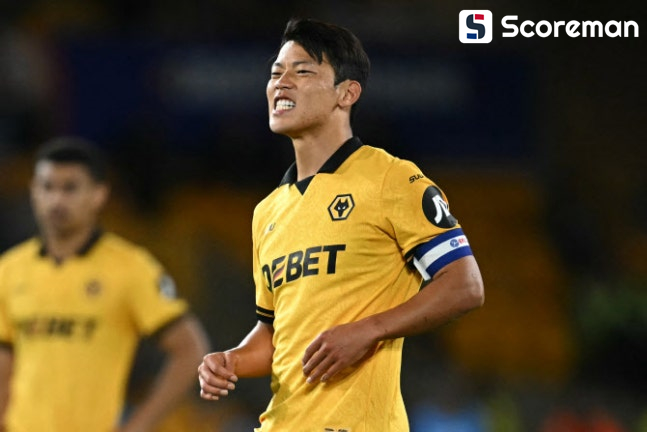 ‘캡틴 변신’ 황희찬, 아쉬운 PK 실축... 팀은 리그컵서 승리