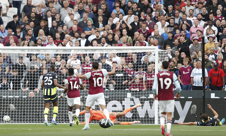 Kết quả Ngoại Hạng Anh: West Ham United 1-3 Manchester City