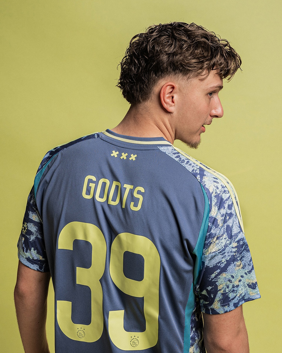 Áo đấu sân khách Ajax cho mùa giải 2024-25