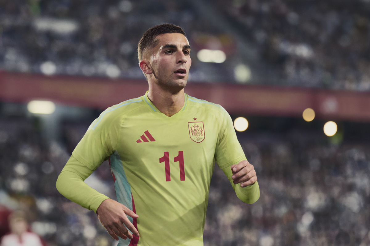 Áo đấu sân nhà và sân khách của đội tuyển Tây Ban Nha tại EURO 2024