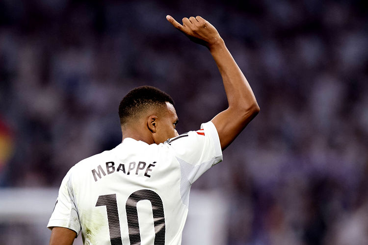 Mbappe ghi 59 bàn cho Real Madrid trong năm, cân bằng kỷ lục của Ronaldo