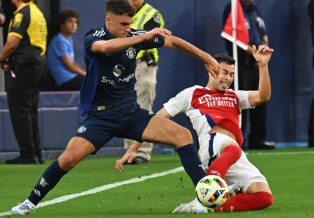 ​Erik ten Hag bảo vệ học trò trẻ sau thất bại trước Arsenal