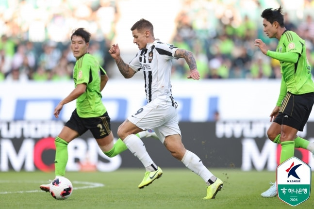 '클리말라 결승골' 서울, 전북 2-1 제압...조기 우승 성큼
