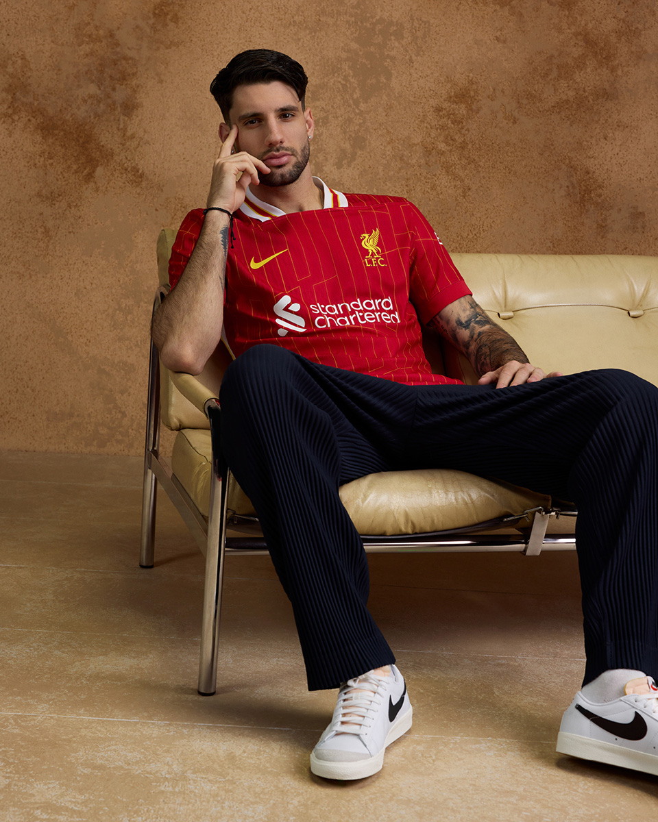 Áo thi đấu sân nhà Liverpool mùa giải 2024-25