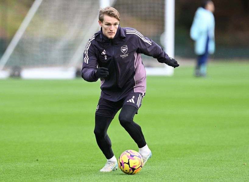 ภาพการฝึกซ้อมของอาร์เซนอลสำหรับเกมที่พบกับเบรนท์ฟอร์ด