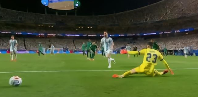 Messi Hat-Trick Fires Argentina to 3-0 Win Over Algeria in World Cup Opener