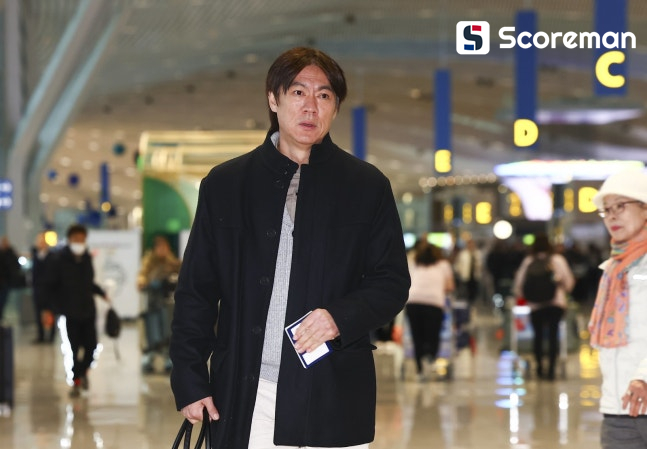 홍명보 축구대표팀 감독, 북중미 월드컵 조 추첨식 참석차 출국...베이스캠프 답사