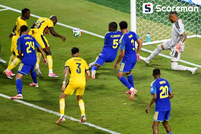 퀴라소, 역사적 ‘첫 승점’…에콰도르와 0-0 무승부