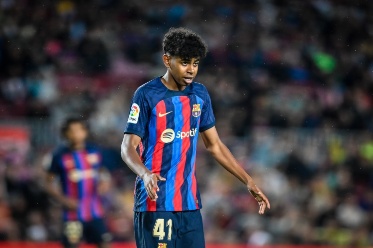 Yamal: Tôi thích chơi trước các cổ động viên Barcelona nhất và tôi rất mong được làm việc với Flick