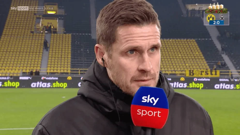 Do xảy ra xung đột trực tiếp với giám đốc thể thao, Adeyemi đã bị Dortmund tuyên bố phạt tiền nội bộ