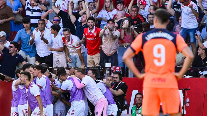Barca thua 1-4 trước Sevilla | Thất bại toàn diện! Sánchez ghi bàn vào lưới đội bóng cũ, Rashford lập công, Lewandowski sút hỏng phạt đền