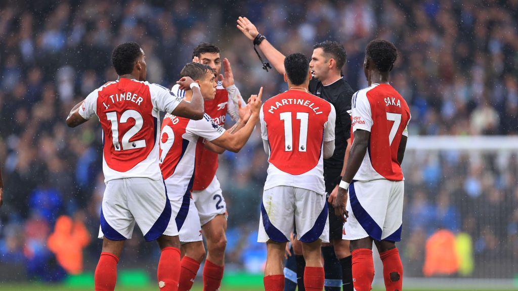 City and Arsenal Share Spoils in Controversial Etihad Clash