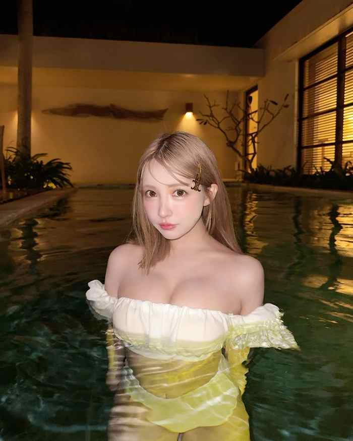 อดีตนางเอกตัวท็อป ขอเซ็กซี่เบา ๆ โชว์นั่งแช่สระน้ำ ทำคนหลุดโฟกัส ไลก์เป็นแสน