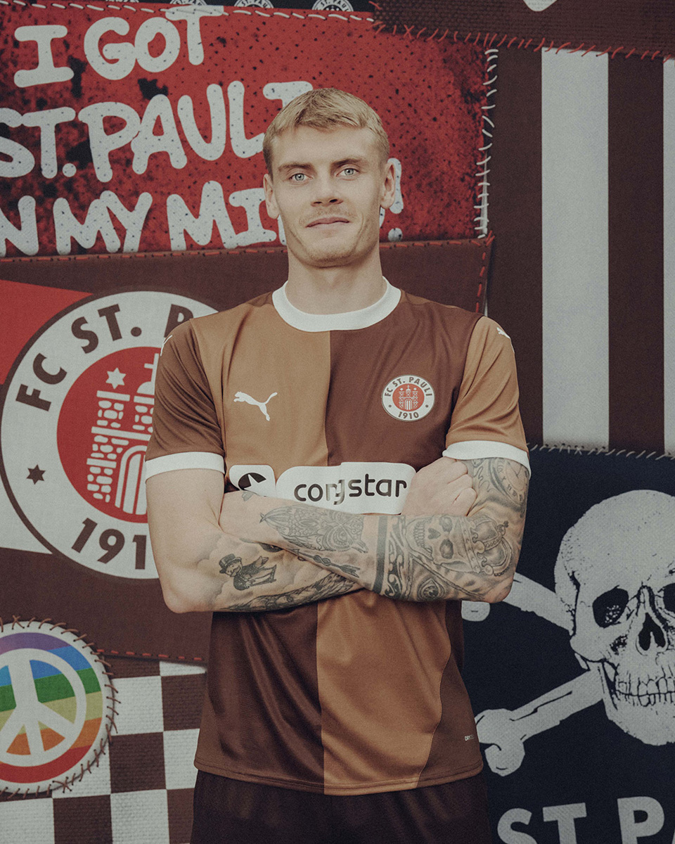 ​Áo thi đấu sân nhà St. Pauli cho mùa giải 2024-25