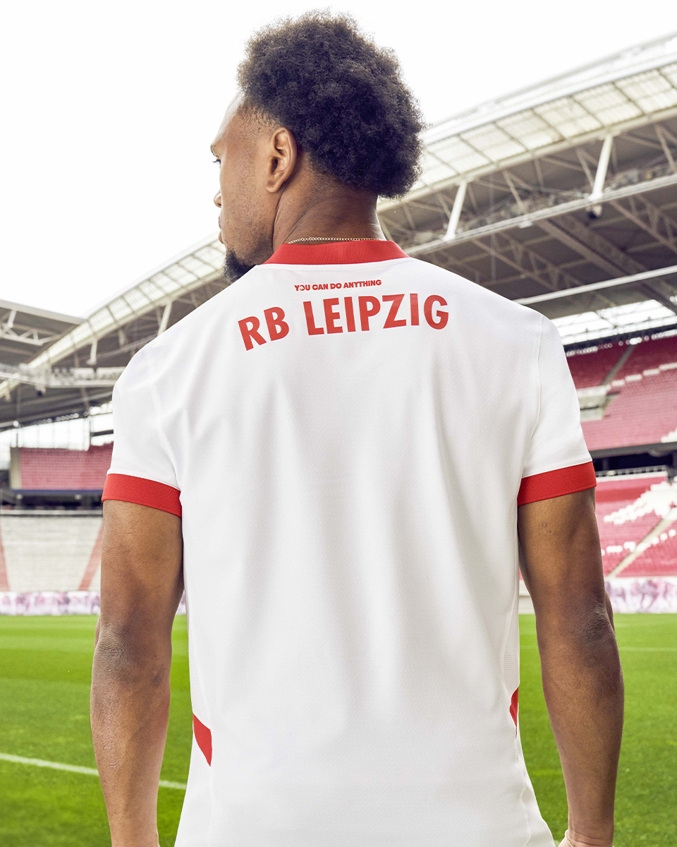 Áo đấu sân nhà của Leipzig cho mùa giait 2024-25
