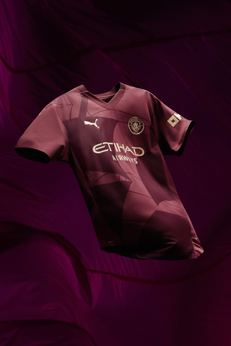 Áo đấu sân khách thứ hai Manchester City cho mùa giải 2024-25