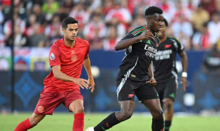 Arsenal ra giá bán Eddie Nketiah
