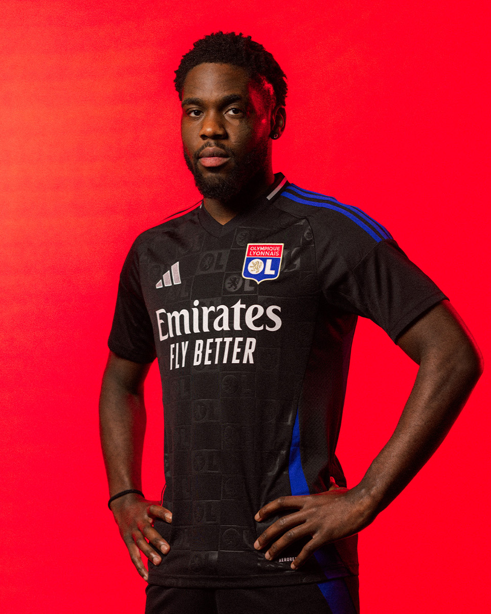 Áo đấu sân khách Lyonnais cho mùa giải 2024-25