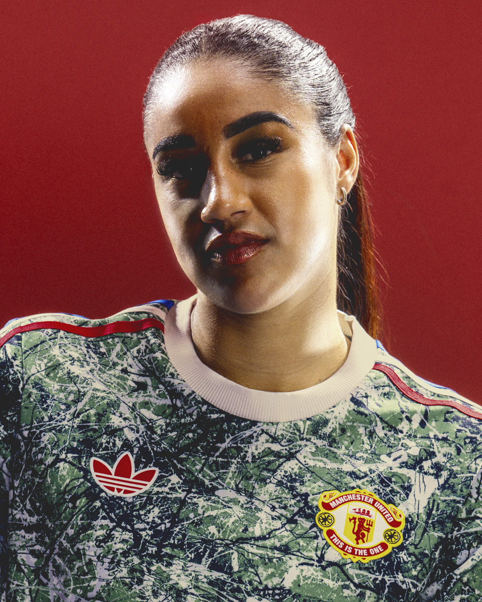 Adidas × Manchester United × Stone Roses loạt quần áo chung
