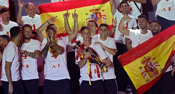 สุดยิ่งใหญ่ 