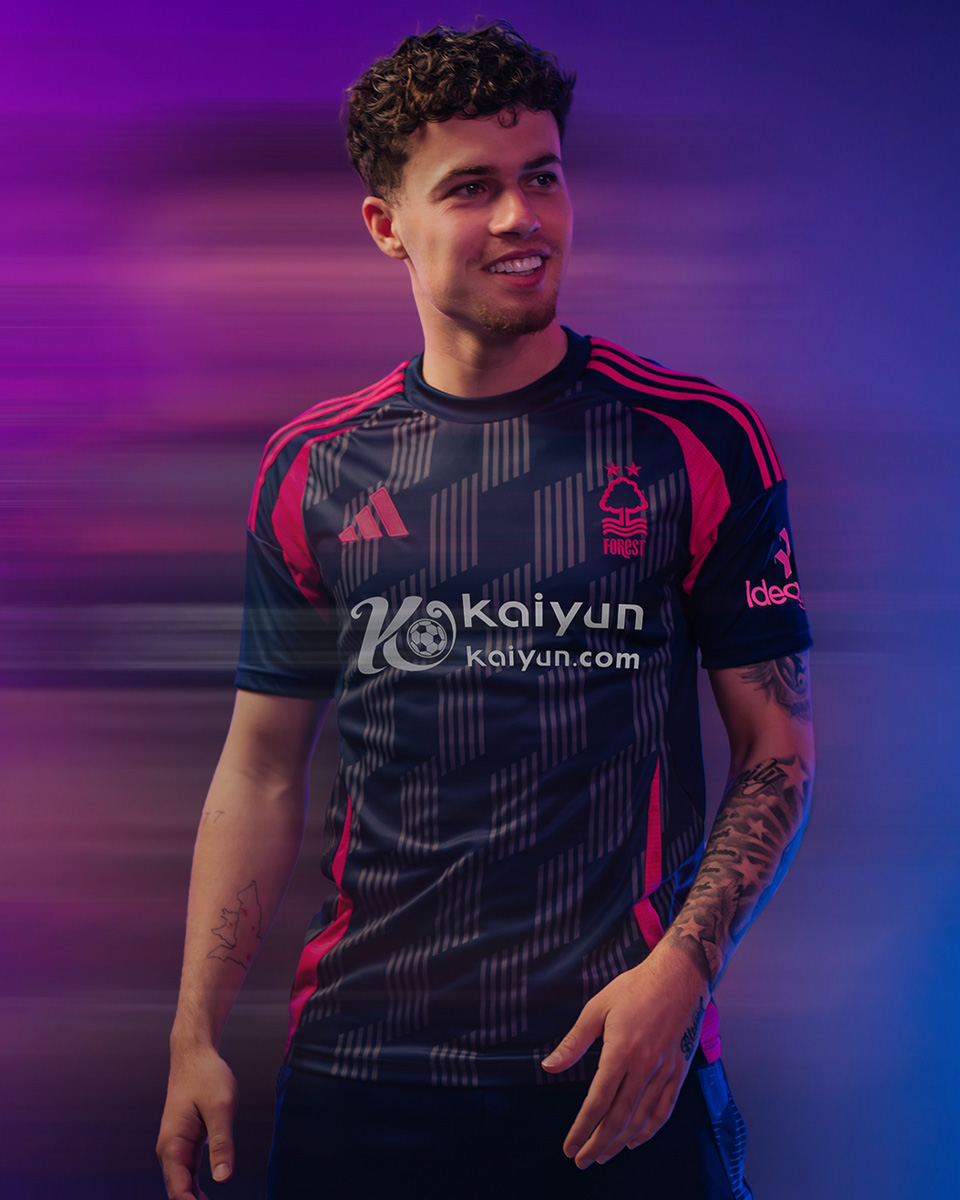 Áo đấu sân khách Nottingham Forest mùa giải 2024-25