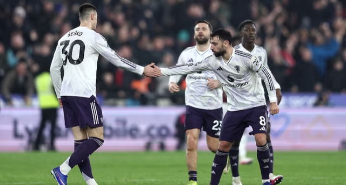 Šeško's Stoppage-Time Strike Snatches Dramatic Point for Manchester United at West Ham