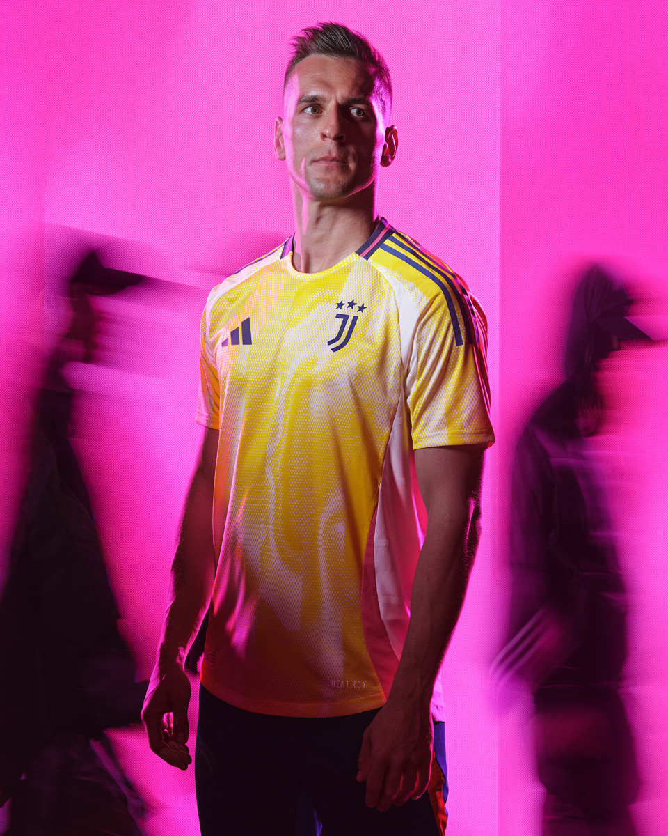 ​Áo đấu sân khách Juventus cho mùa giải 2024-25