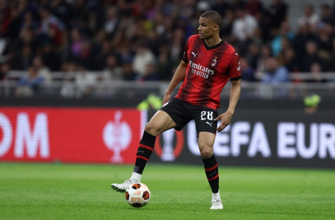 Ban đầu, Milan hy vọng bán Giafu cho Como với giá 25 triệu euro, nhưng giờ lại bán anh cho Newcastle với giá 40 triệu euro