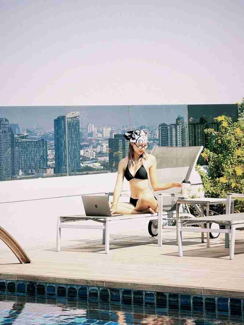 นัตตี้ ธัญลักษณ์ สลัดลุคนักข่าว ใส่บิกินี่อวดหุ่นเซ็กซี่