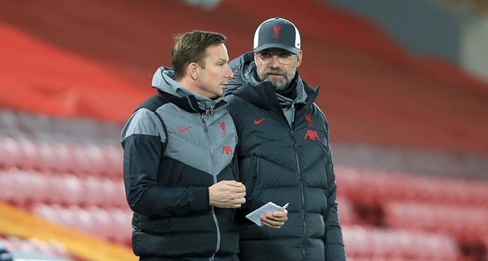 ผู้ช่วยผู้จัดการทีมก็ลาออกด้วย😢 โรมาโน่: 