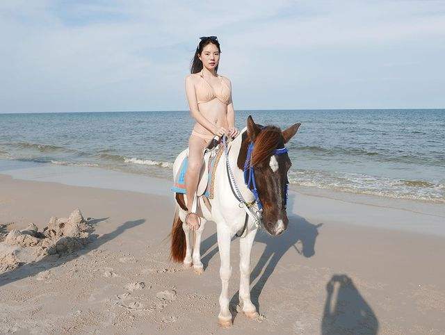 รวมความแซ่บ อิงอิง อิงณภัสร์ ในชุดว่ายน้ำ ส่งท้ายปีเก่าต้อนรับปีใหม่ 2021