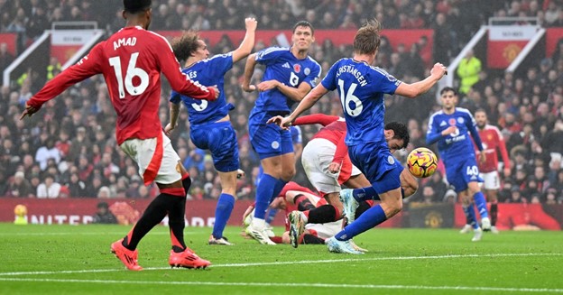 Manchester United Taklukkan Leicester: Rekor Baru Van Nistelrooy dan Performa Gemilang Bruno Fernandes