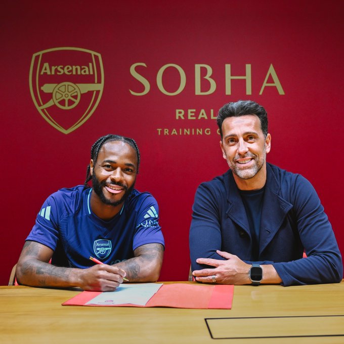 Chính thức: Sterling gia nhập Arsenal theo dạng cho mượn trong một mùa giải
