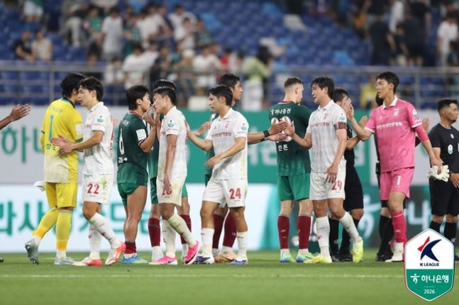'완델손 멀티골' 10명이 싸운 포항, 안양 3-2 격파…대전 홈 첫 승 또 불발
