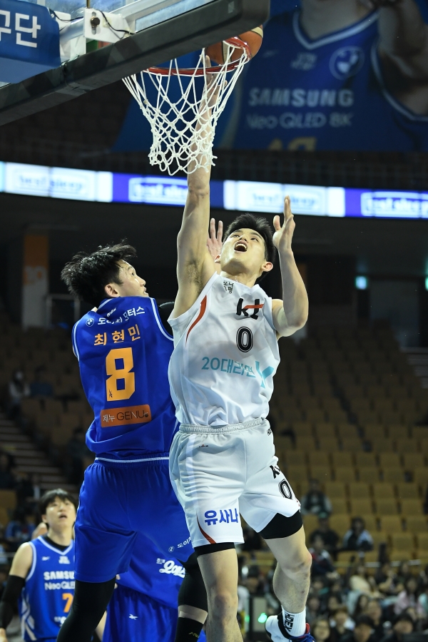 수원kt, 삼성 누르고 2연승…2위와 1경기 차로 다가서