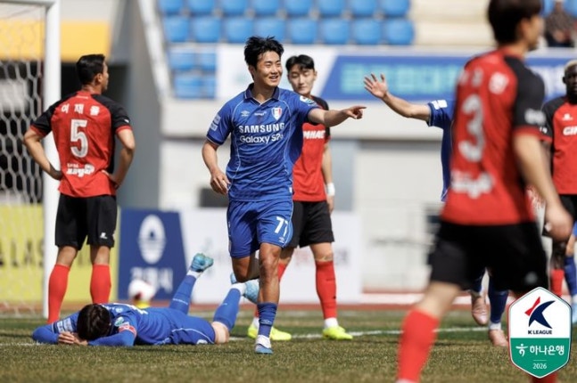 ‘정효볼’ 수원 삼성, 신생팀 김해FC 3-0 완승...창단 첫 개막 4연승