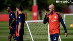 Sancho returns and Zirkzee joins