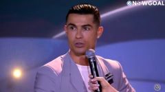Cristiano Ronaldo: "Manchester United is like an aquarium; taking out the sick fish will make it better."