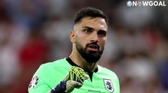 Liverpool Signs Valencia Goalkeeper Mamardashvili and Loans Him Back for One Year