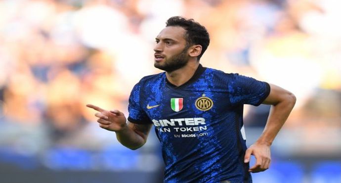 Riyadh Victory đã liên hệ với người đại diện của Calhanoglu, nhưng hiện tại vẫn chưa rõ ý kiến của cầu thủ này