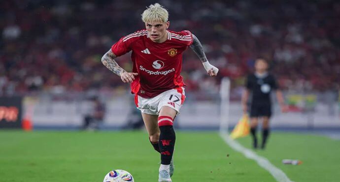 Garnacho trở về Old Trafford bị lăng mạ, giống một chàng trai trẻ bị dẫn dắt sai hướng