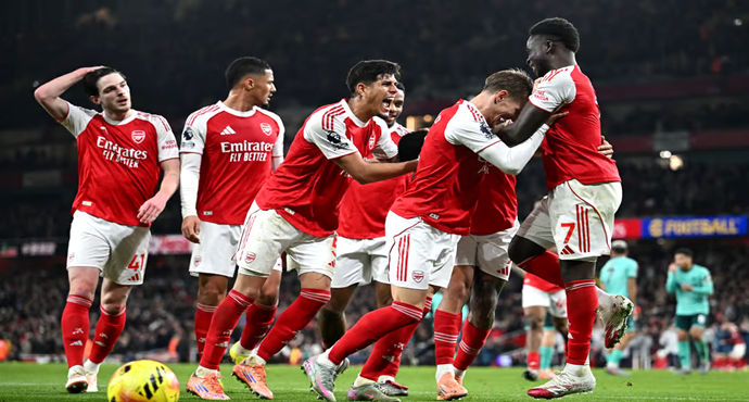 Arsenal 2-1 Wolves: Bàn thắng phút chót giúp "Pháo thủ" dẫn đầu 5 điểm, Saka tạo đôi phản lưới nhà