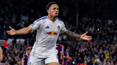 Leeds United thắng Burnley 3-1, Leeds có hy vọng lớn trụ hạng thành công